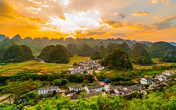 走進中國最不像中國的地方．世界遺產貴州慢旅10日